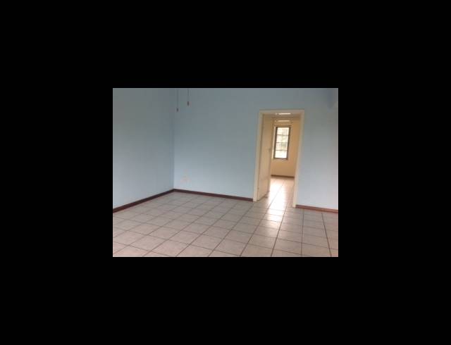 2 BEDROOM FLAT TO LET IN UMTENTWENI